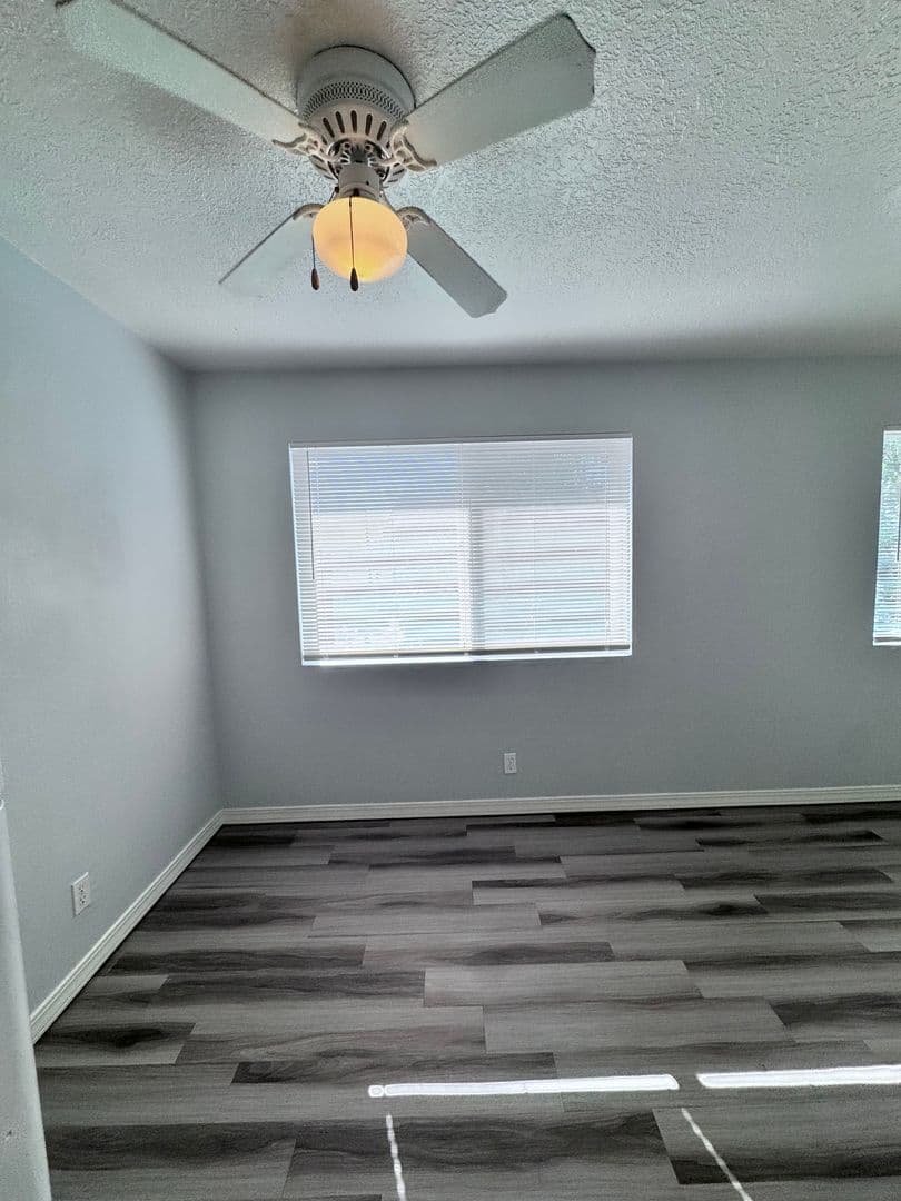 Los Lunas Apartment: 250 Village Dr