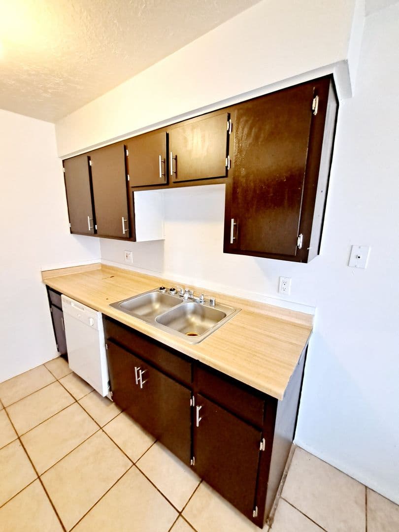 Albuquerque Apartment: 131 Tennessee St Se
