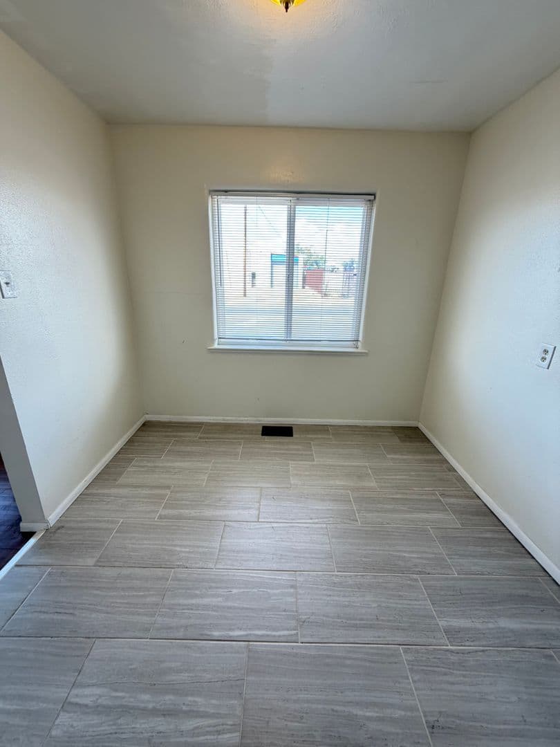 Albuquerque Apartment: 6104 Zuni Road SE