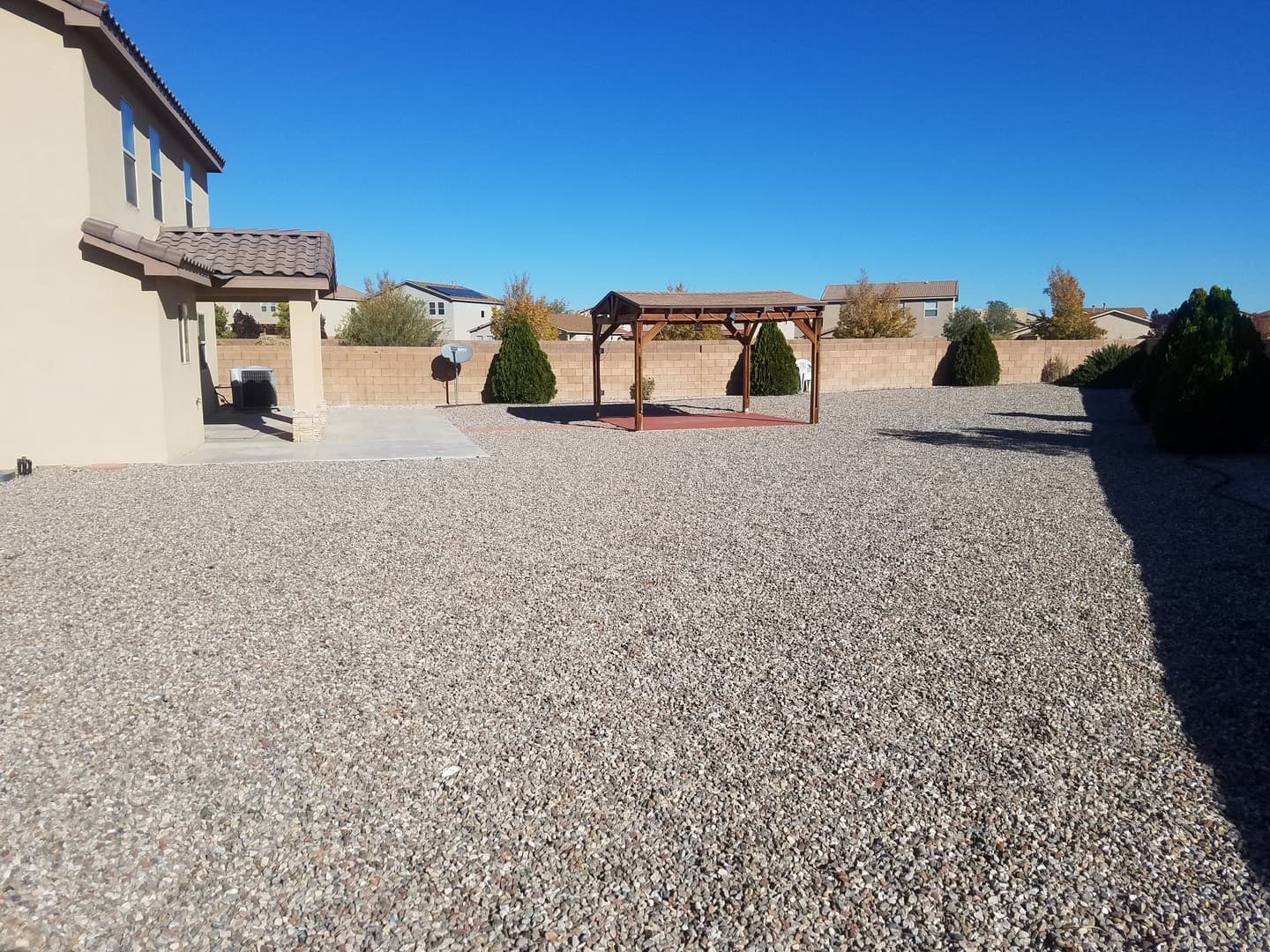 Los Lunas House: 670 Purple Aster Ave SW