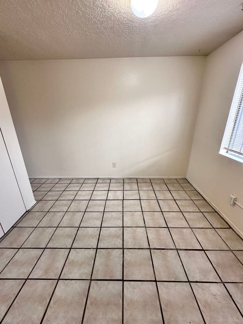 Albuquerque Apartment: 3800 Flora Vista Ave SW