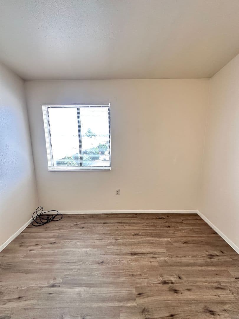 Albuquerque Apartment: 3800 Flora Vista Ave SW
