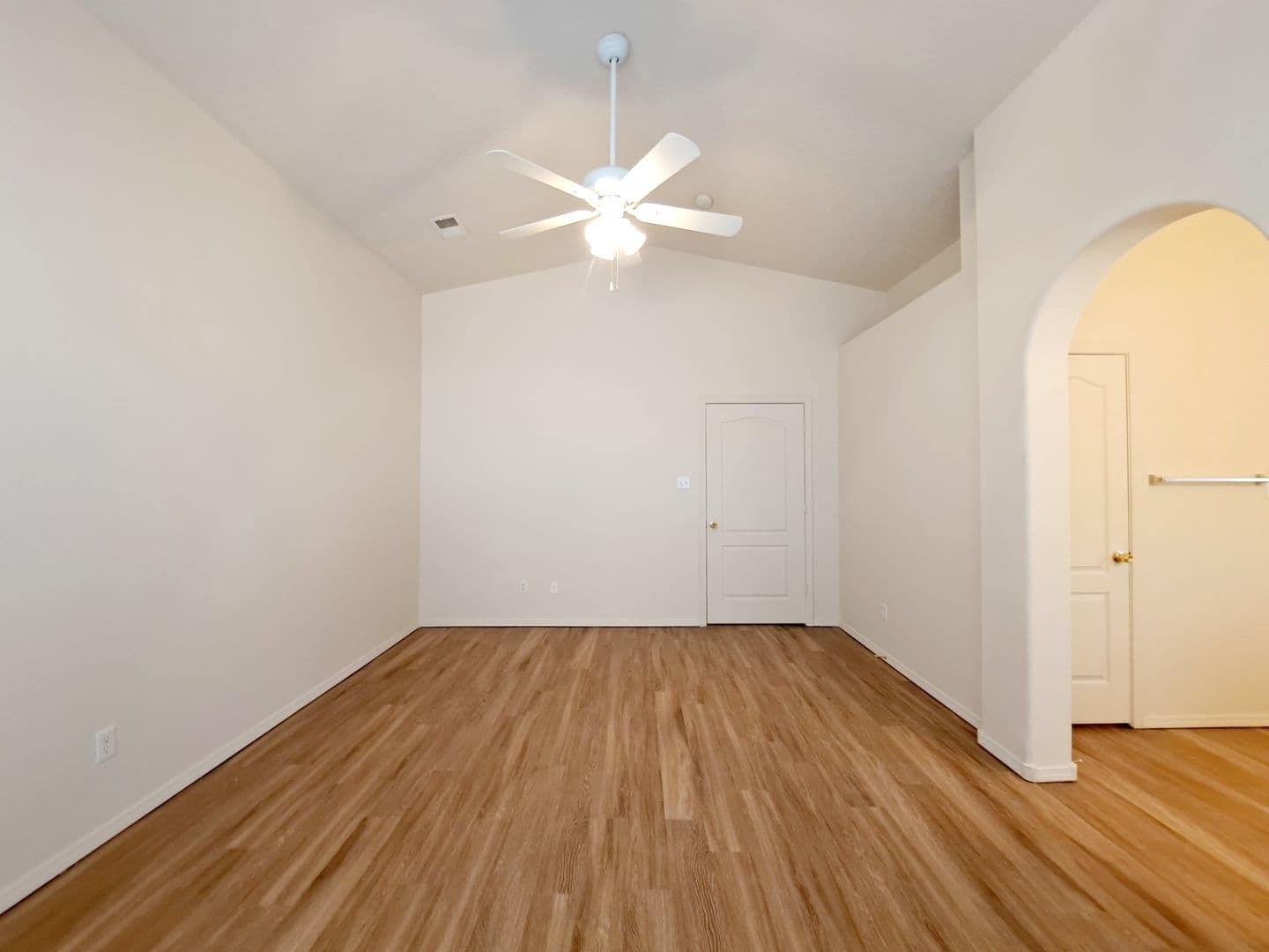 Los Lunas House: 750 Blue Sage Ave SW