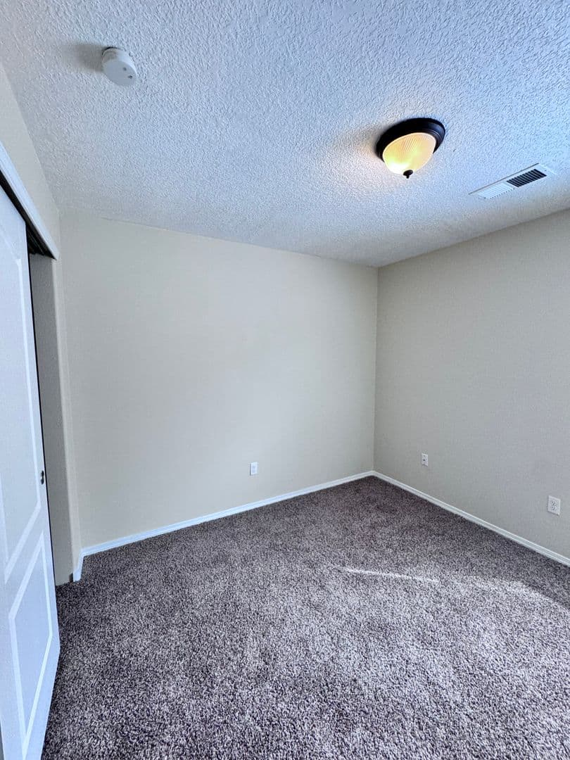 Los Lunas House: 671 Purple Aster Ave SW