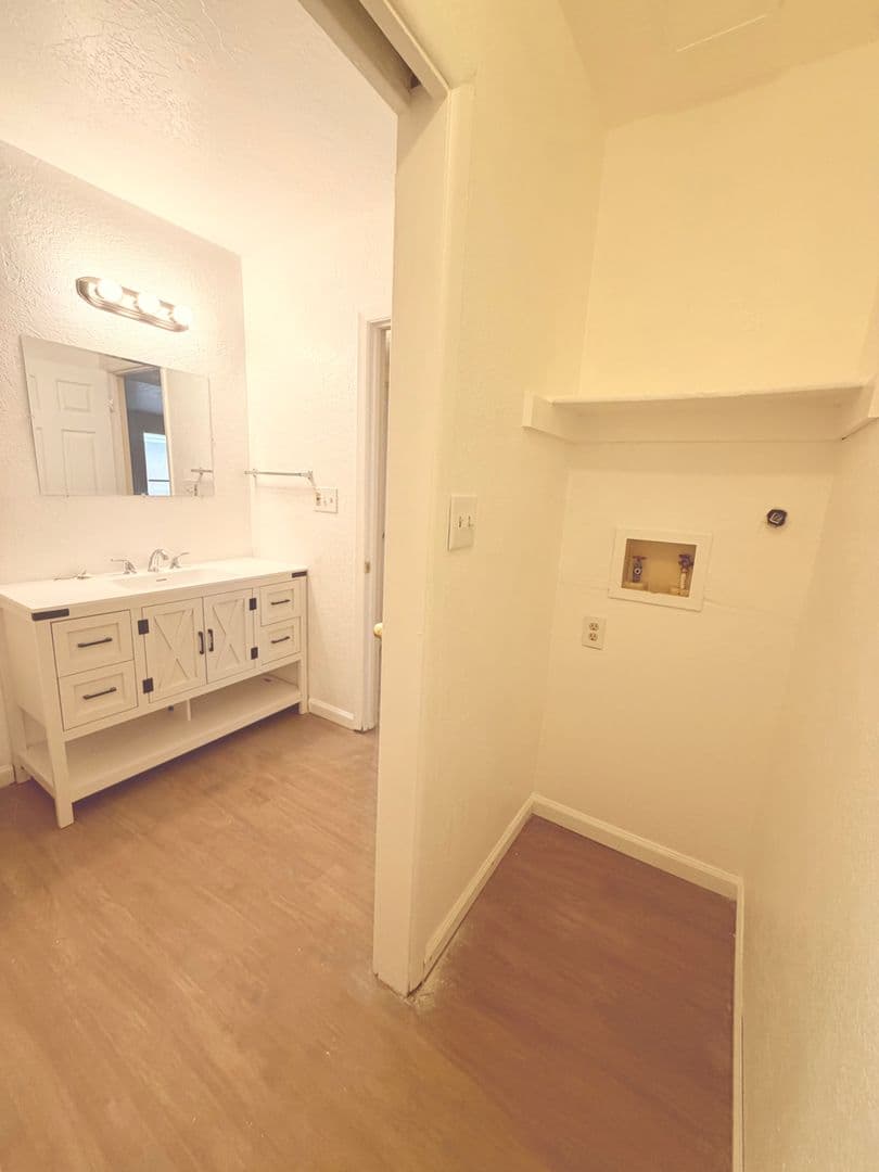 Rio Rancho Apartment: 509 Vancouver Road SE