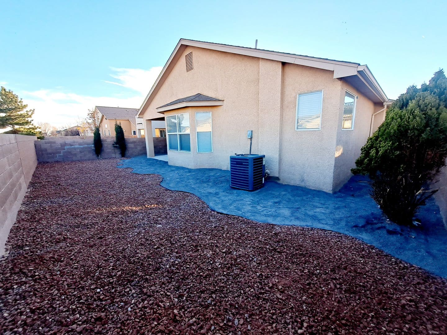Los Lunas House: 750 Blue Sage Ave SW