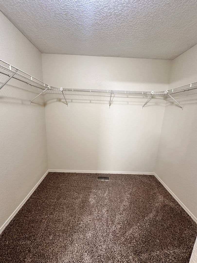 Los Lunas House: 790 Purple Aster Avenue SW