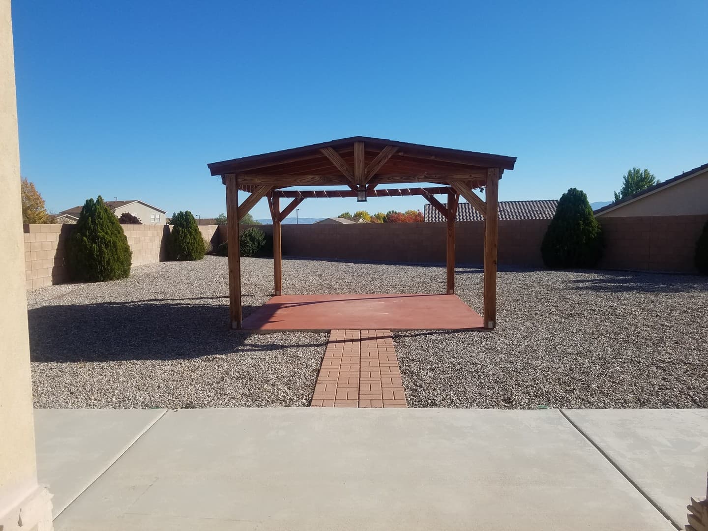 Los Lunas House: 670 Purple Aster Ave SW