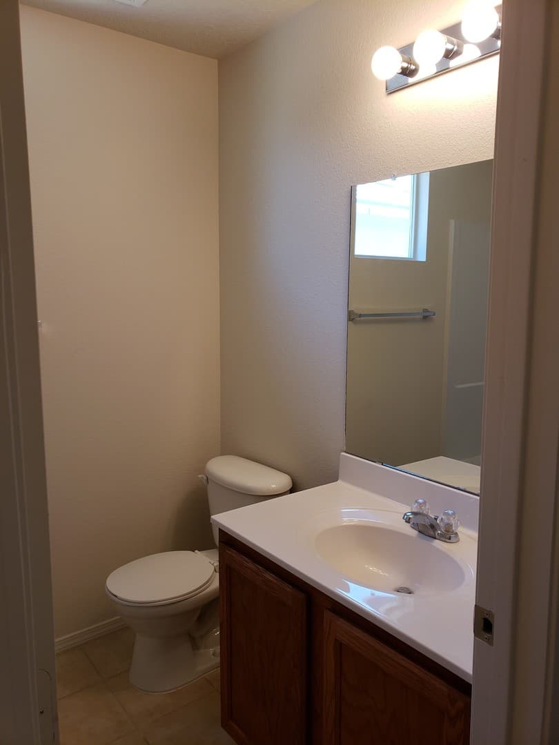 Los Lunas House: 840 Purple Aster Ave SW