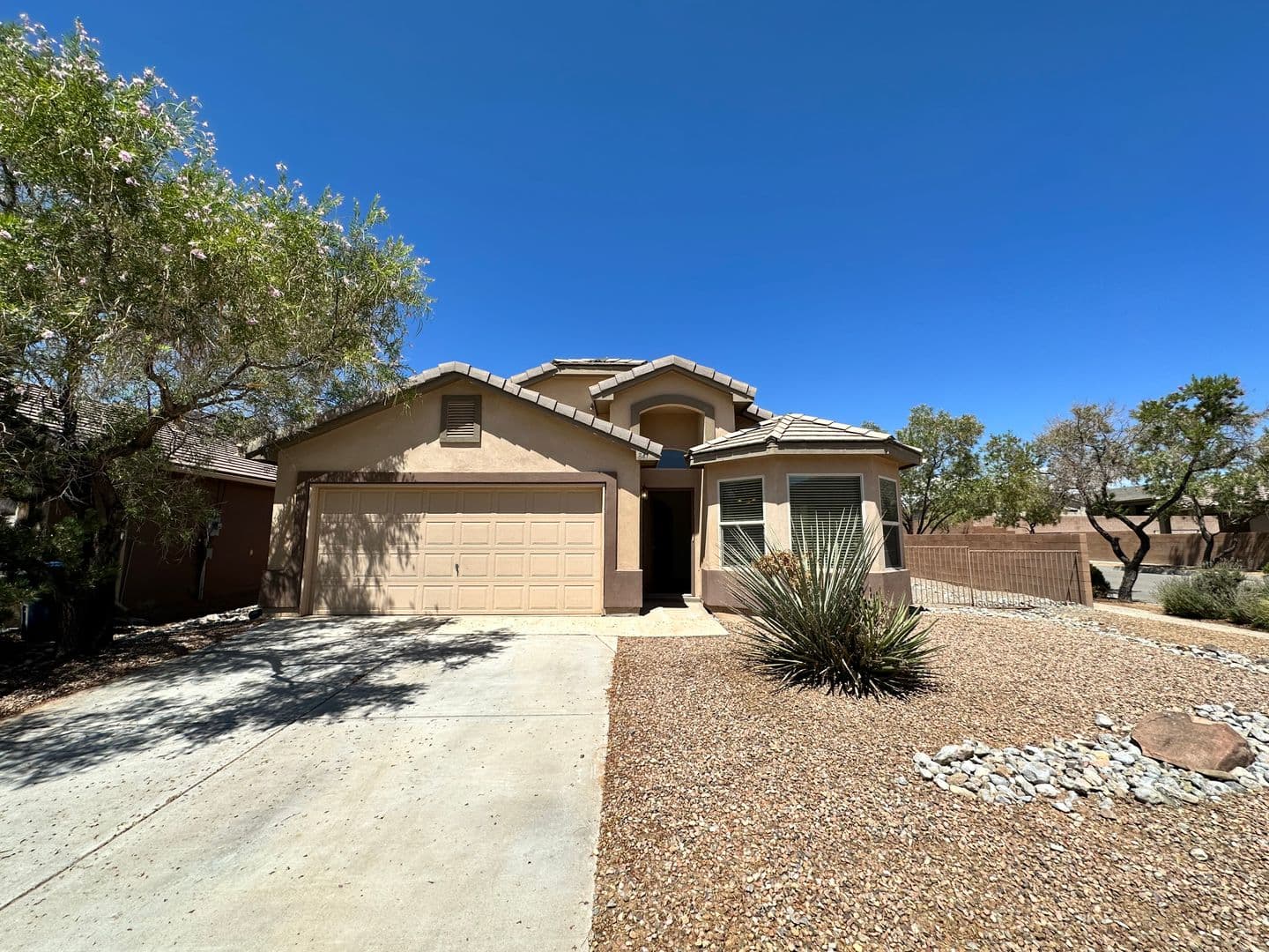 Los Lunas House: 841 Purple Aster SW