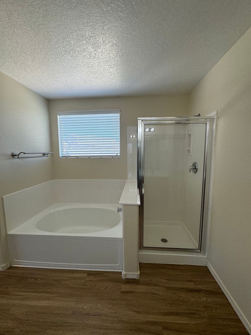 Los Lunas House: 670 Purple Aster Ave SW