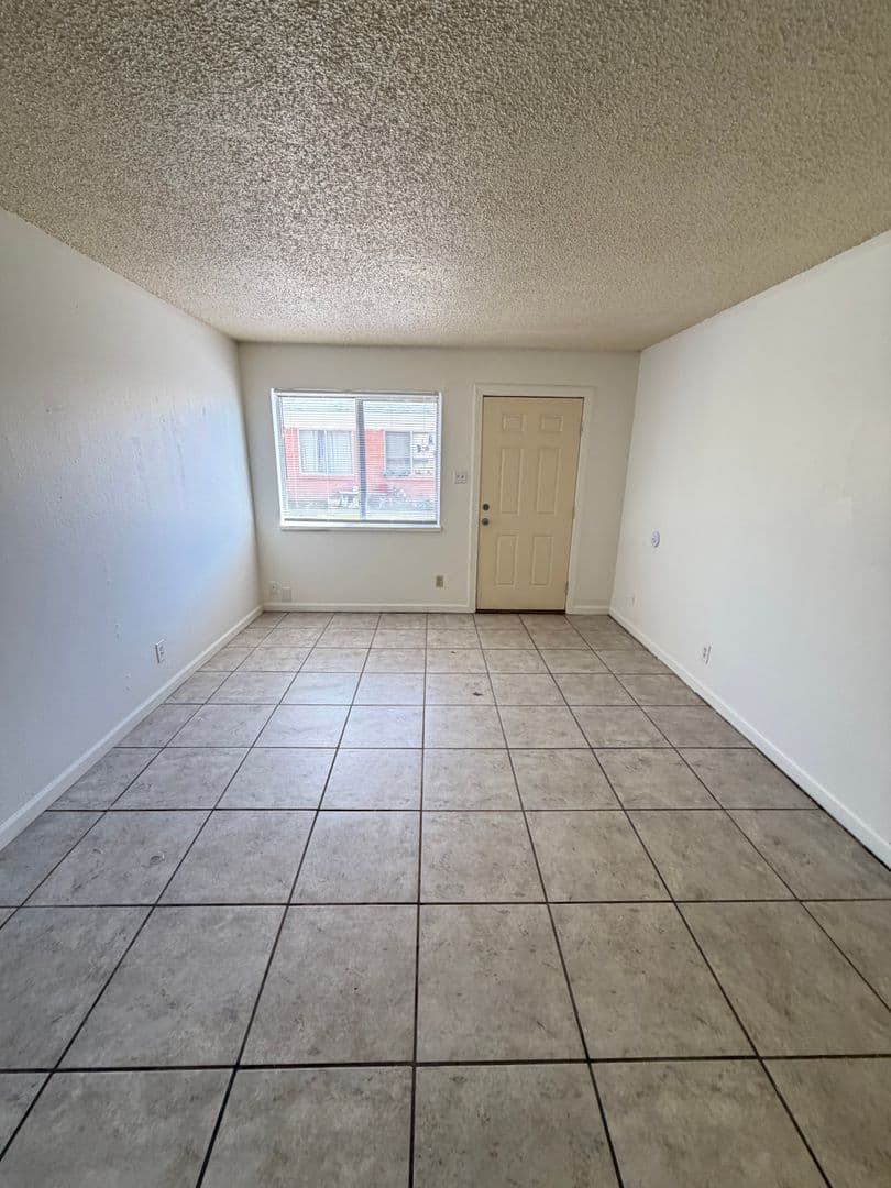Albuquerque Apartment: 3417 Thaxton Ave SE
