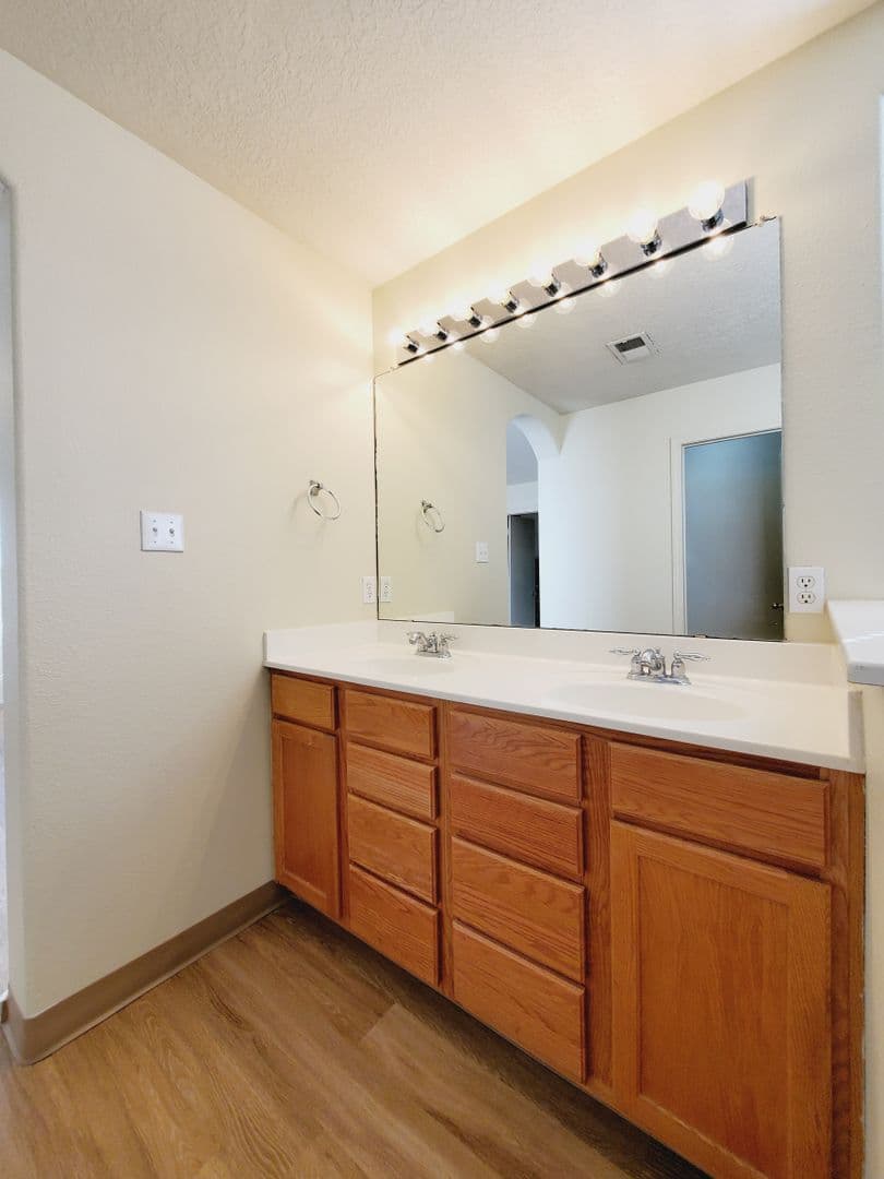 Los Lunas House: 631 Rain Lily