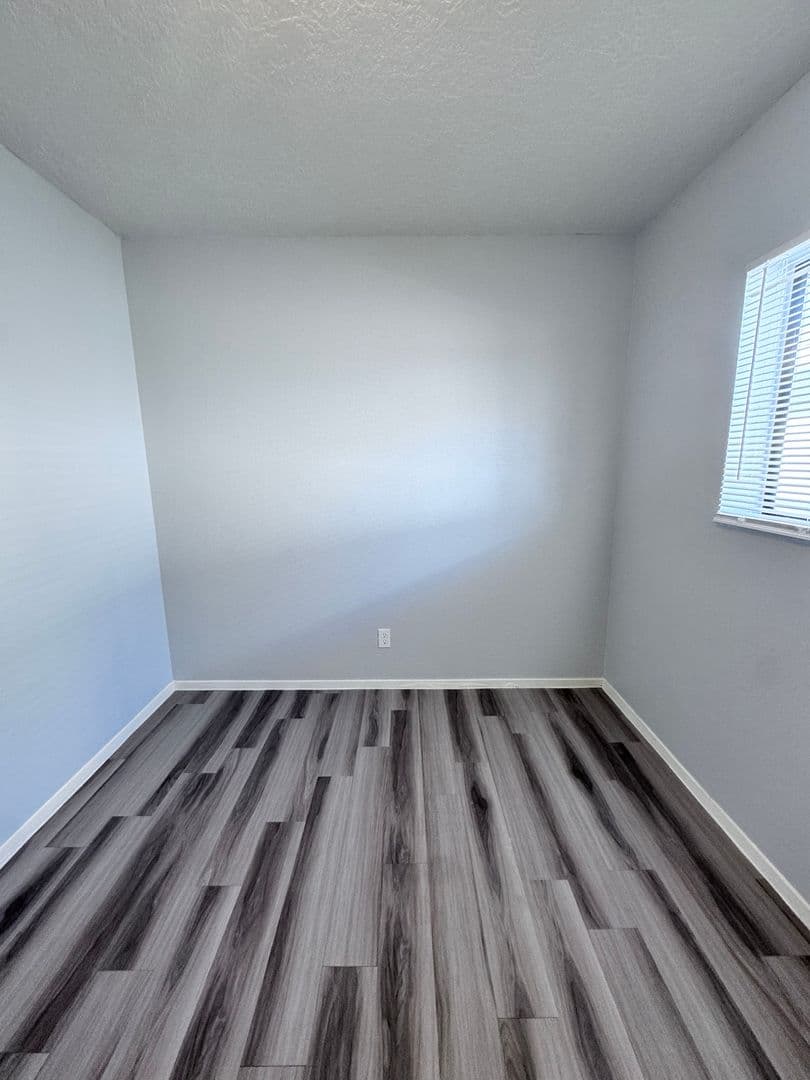 Los Lunas Apartment: 250 Village Dr