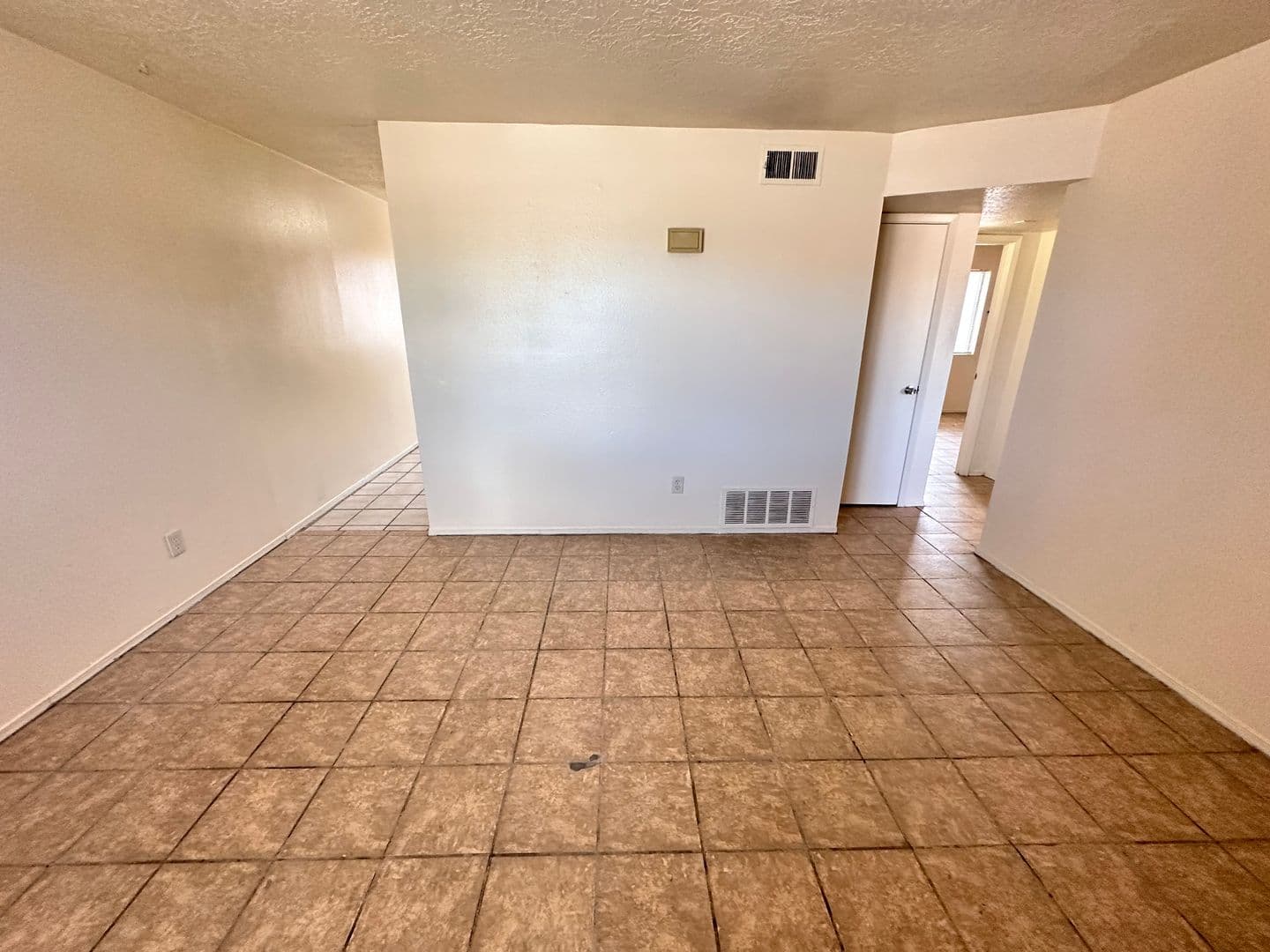 Albuquerque Apartment: 3800 Flora Vista Ave SW