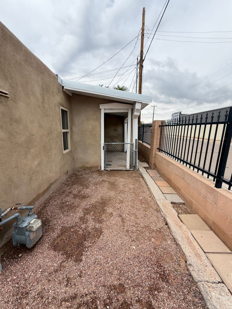 Albuquerque Apartment: 426 Towner Ave NW