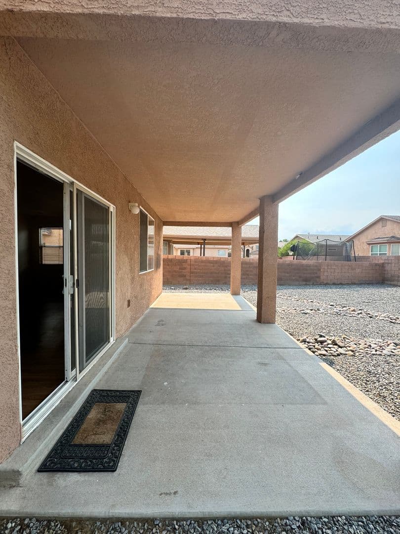 Los Lunas House: 520 Rain Lily Road SW