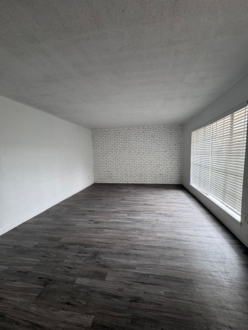 Houston Apartment: 9310 Long Point