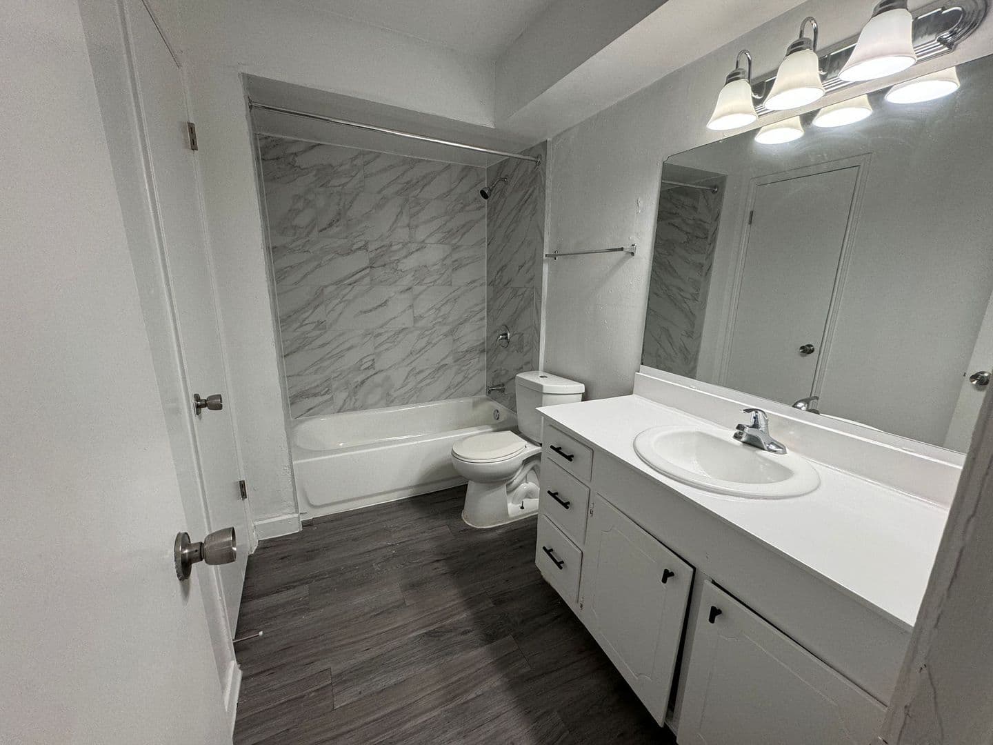 Houston Apartment: 9310 Long Point