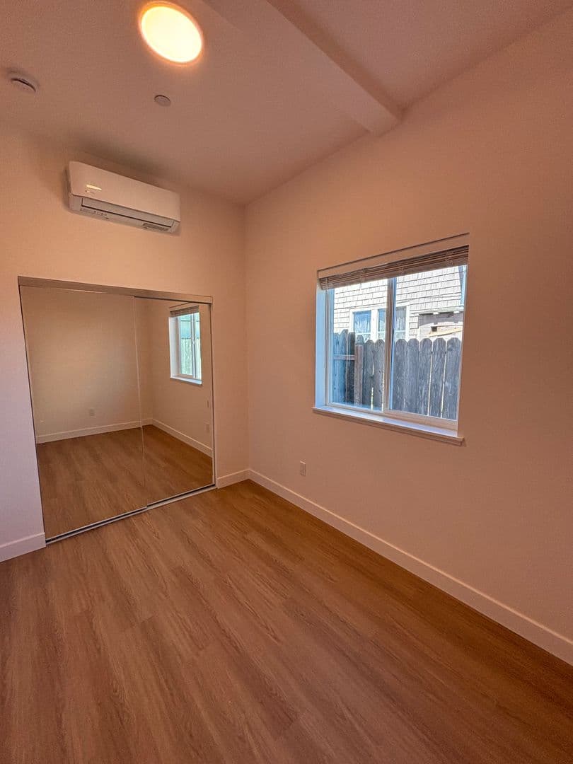 Richmond Apartment: 630 Harbour Way