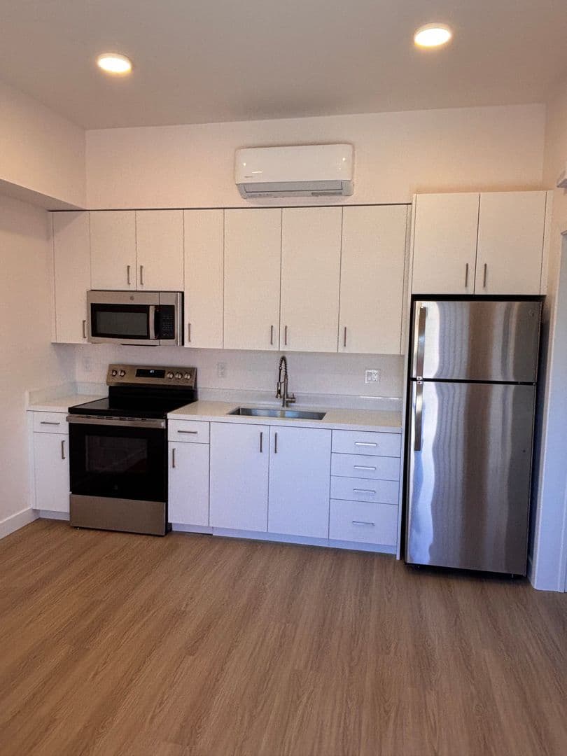 Richmond Apartment: 630 Harbour Way