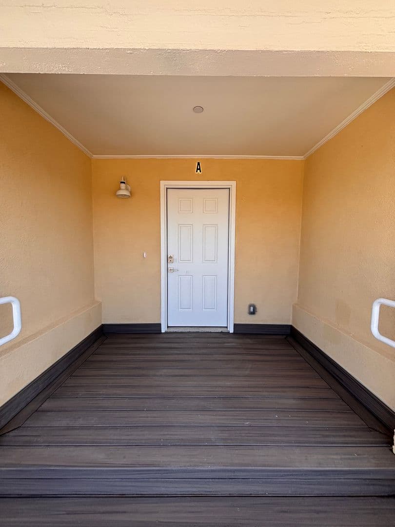 Richmond Apartment: 630 Harbour Way