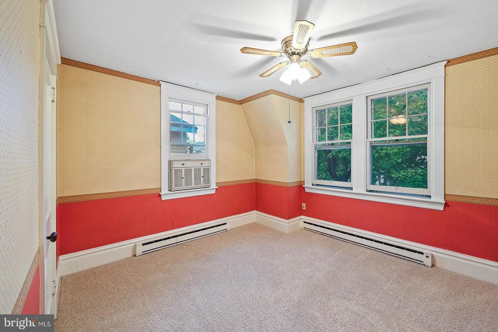 Camp Hill House: 34 S 24th St