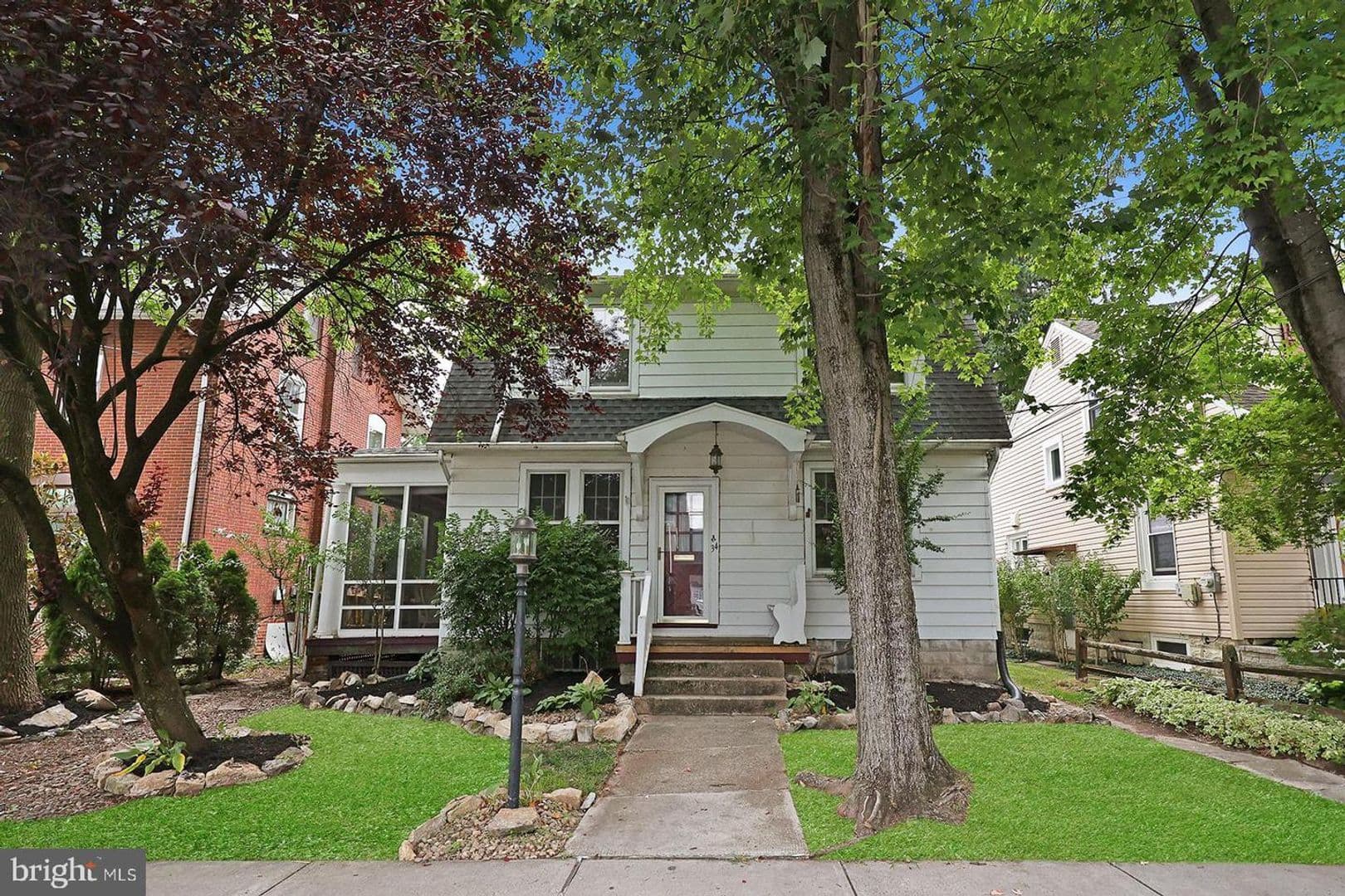 Camp Hill House: 34 S 24th St