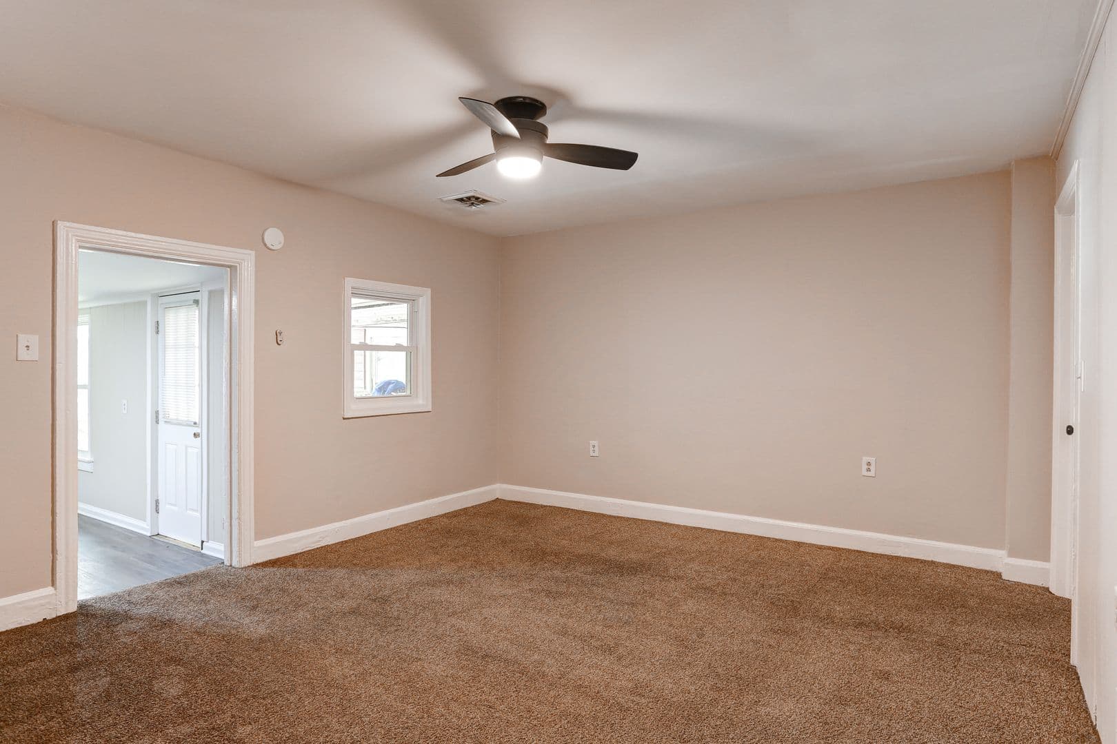 Wormleysburg Apartment: 306 S Front St.
