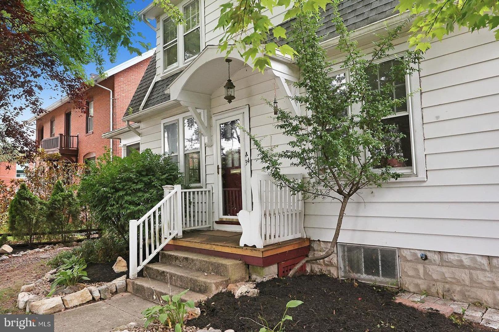 Camp Hill House: 34 S 24th St