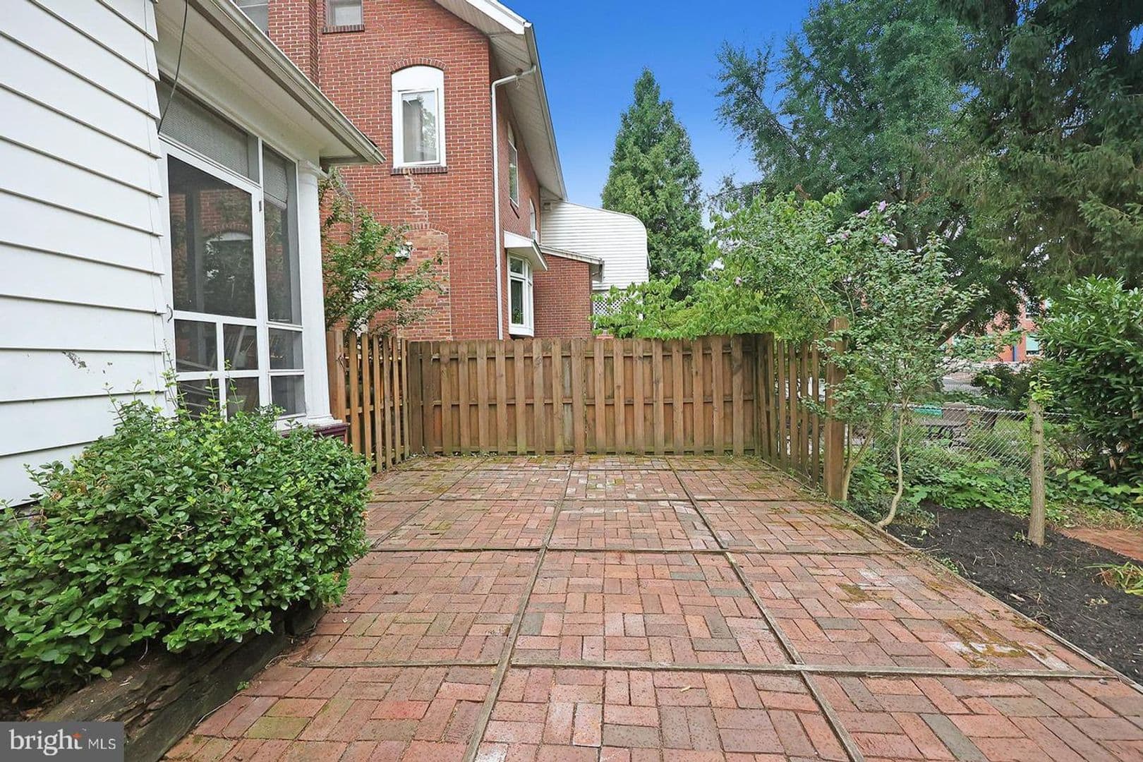 Camp Hill House: 34 S 24th St