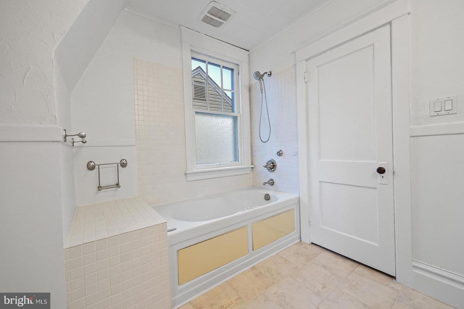 Camp Hill House: 34 S 24th St