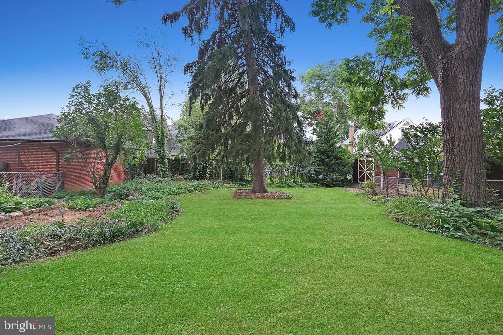 Camp Hill House: 34 S 24th St