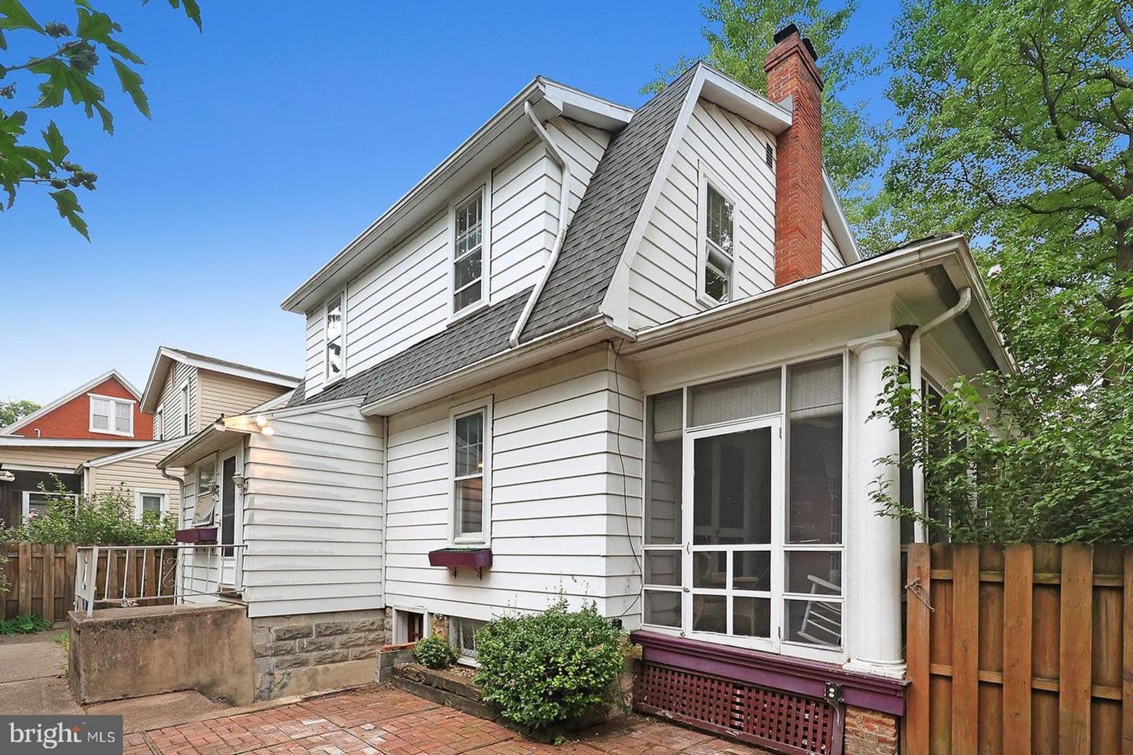 Camp Hill House: 34 S 24th St
