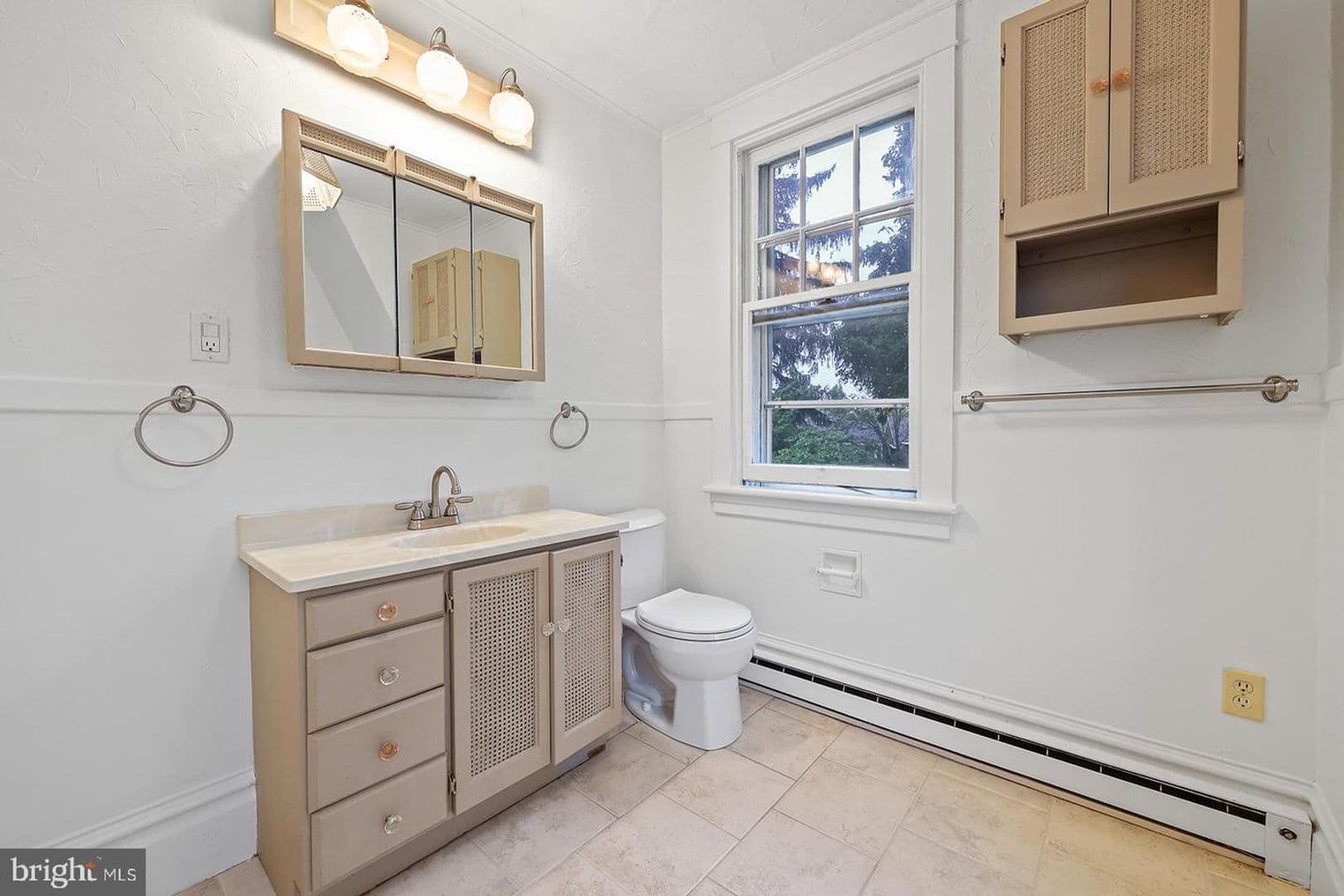 Camp Hill House: 34 S 24th St