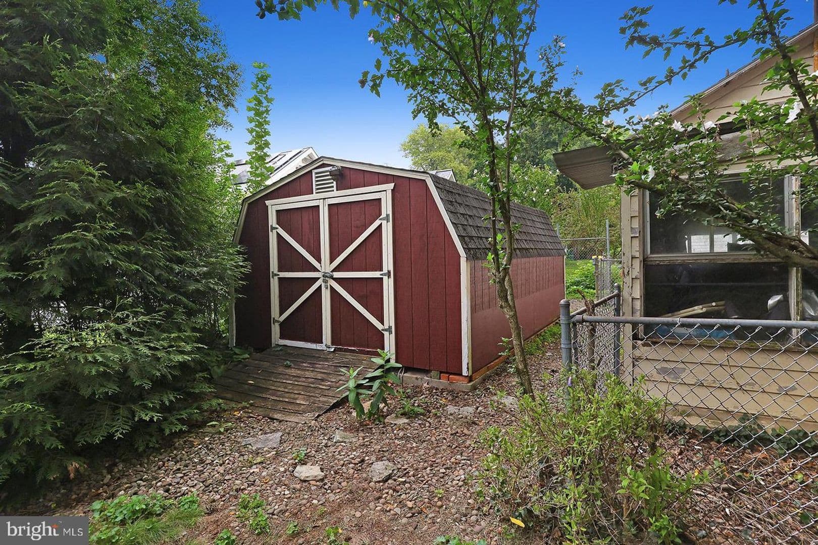 Camp Hill House: 34 S 24th St