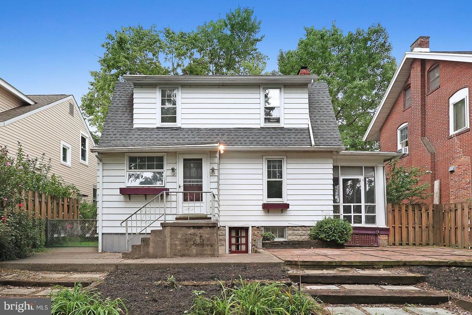 Camp Hill House: 34 S 24th St