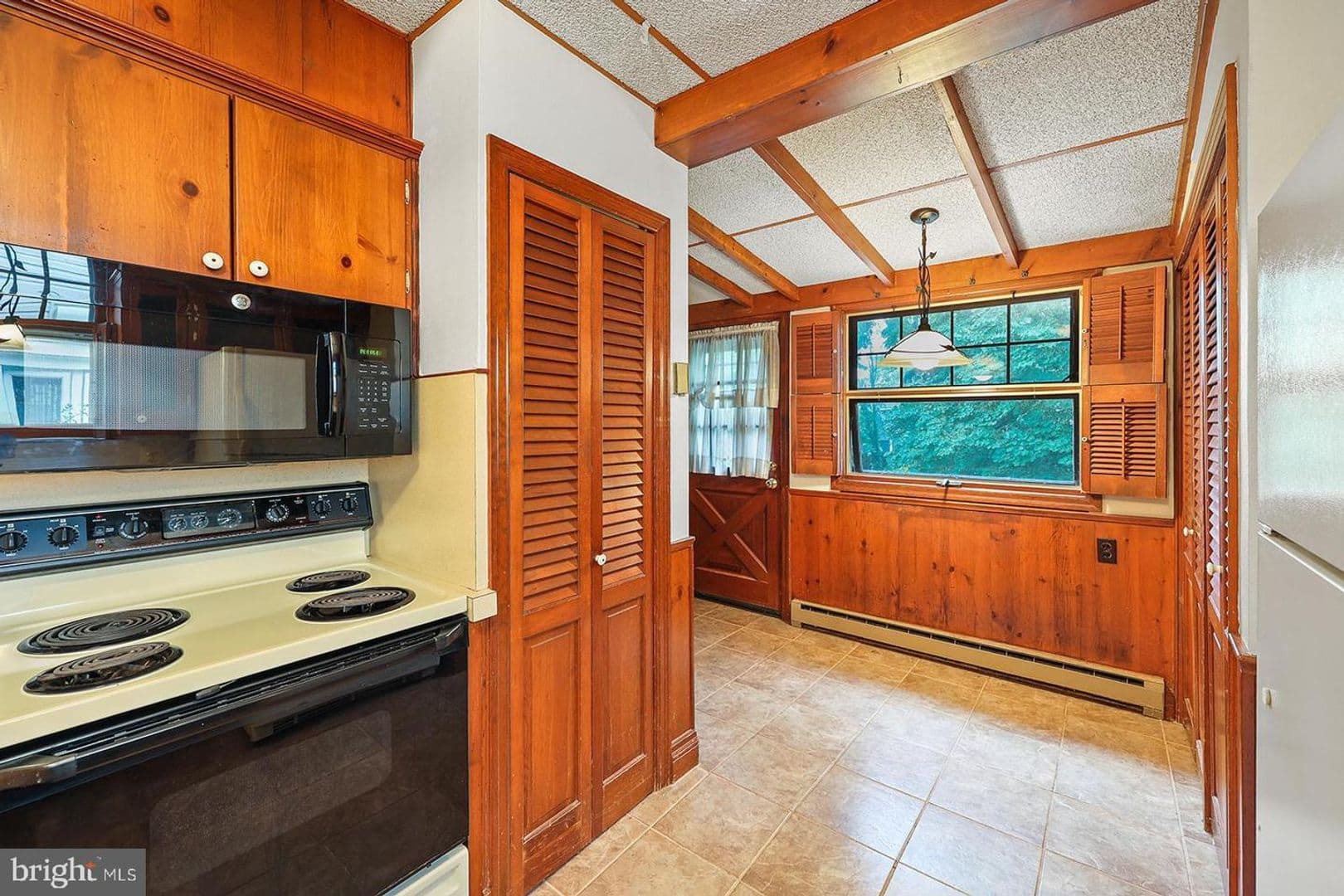 Camp Hill House: 34 S 24th St