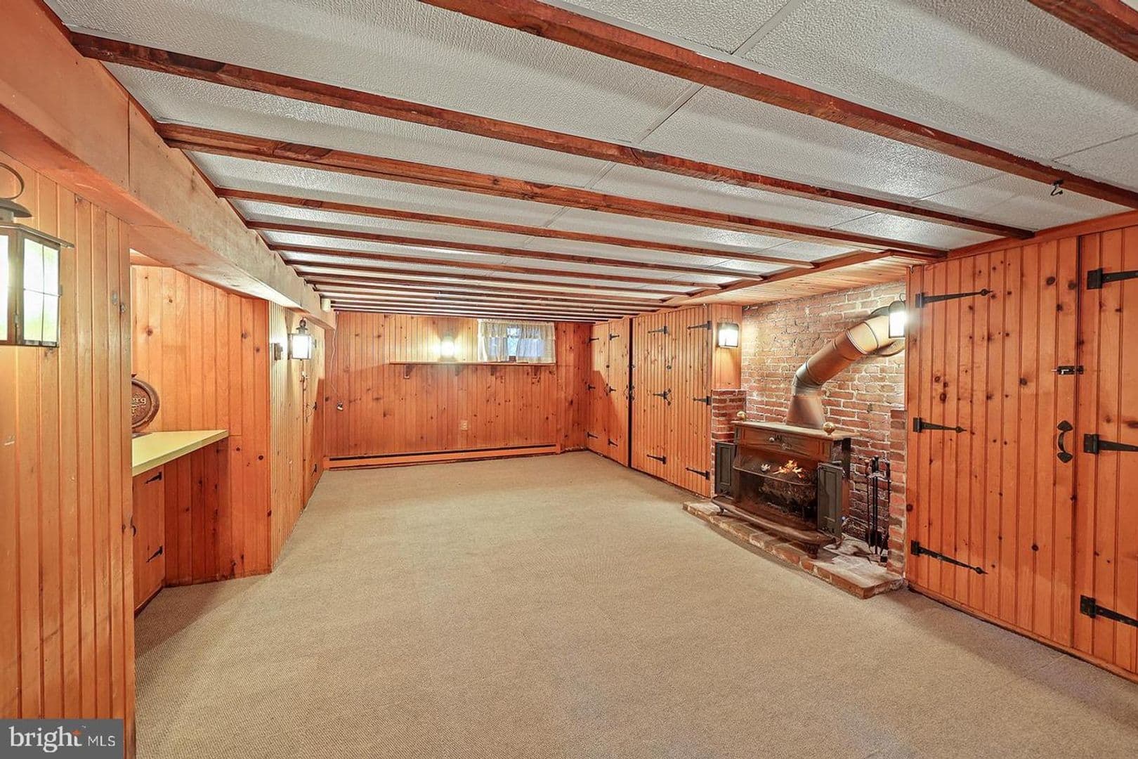 Camp Hill House: 34 S 24th St