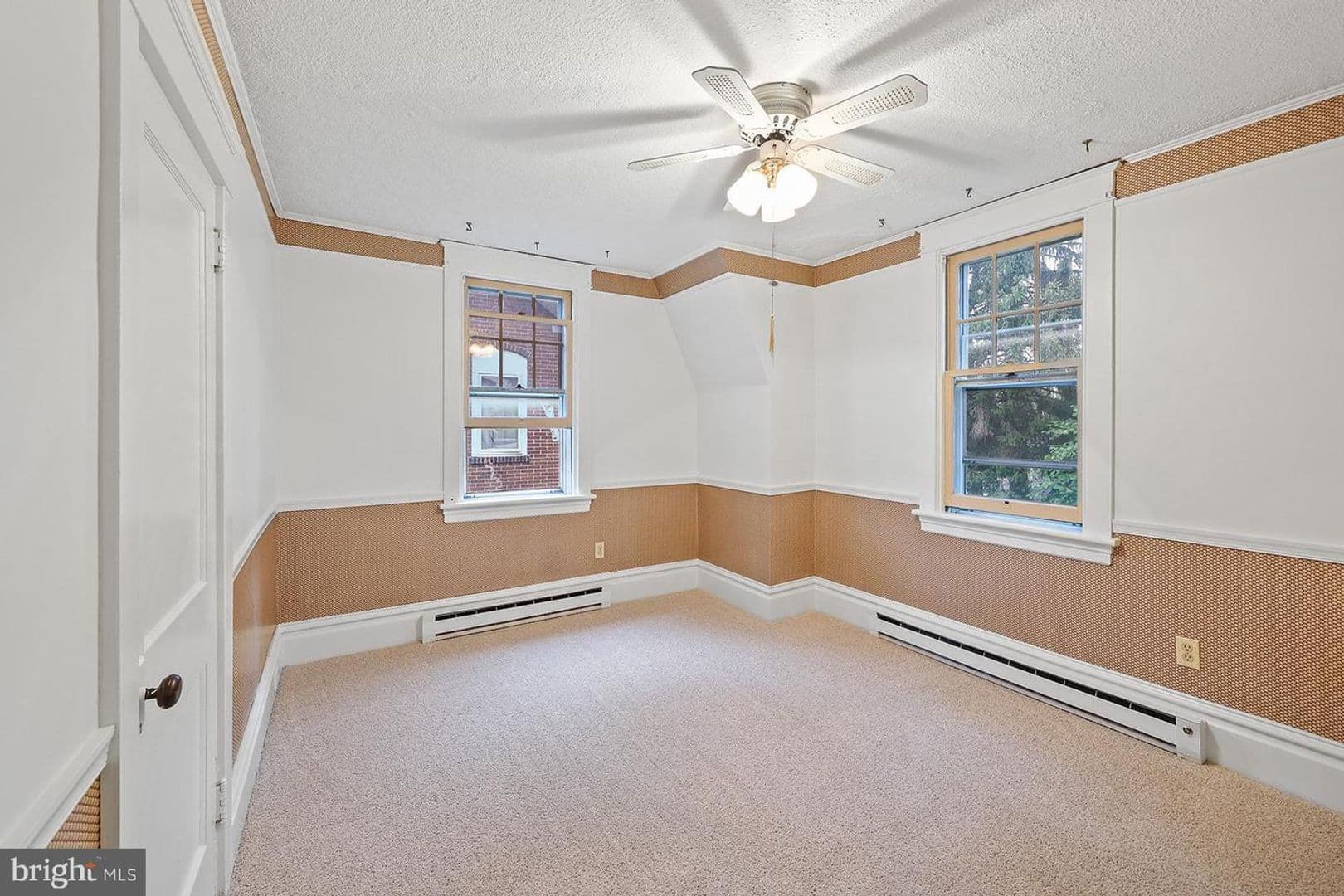Camp Hill House: 34 S 24th St