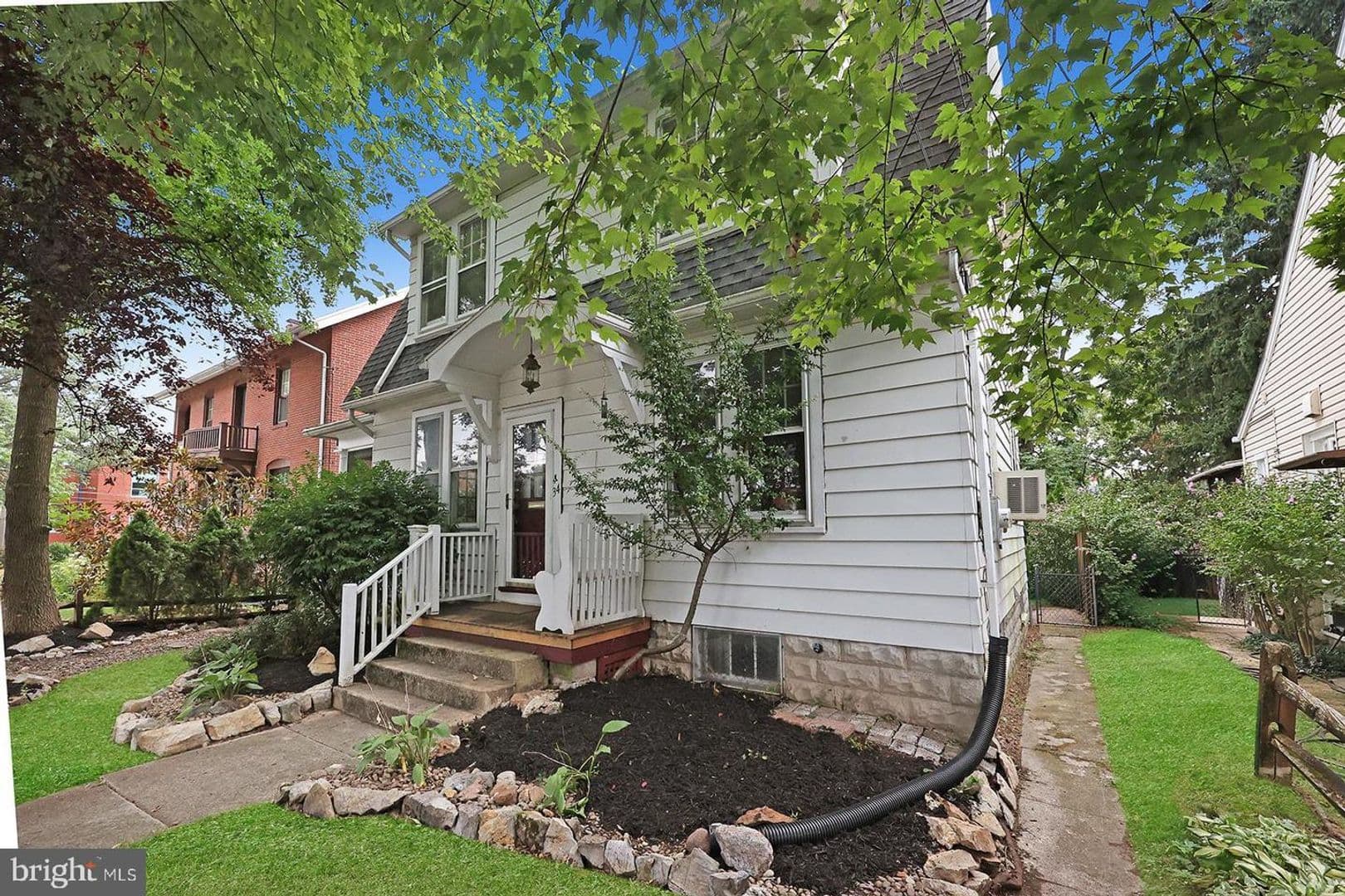 Camp Hill House: 34 S 24th St
