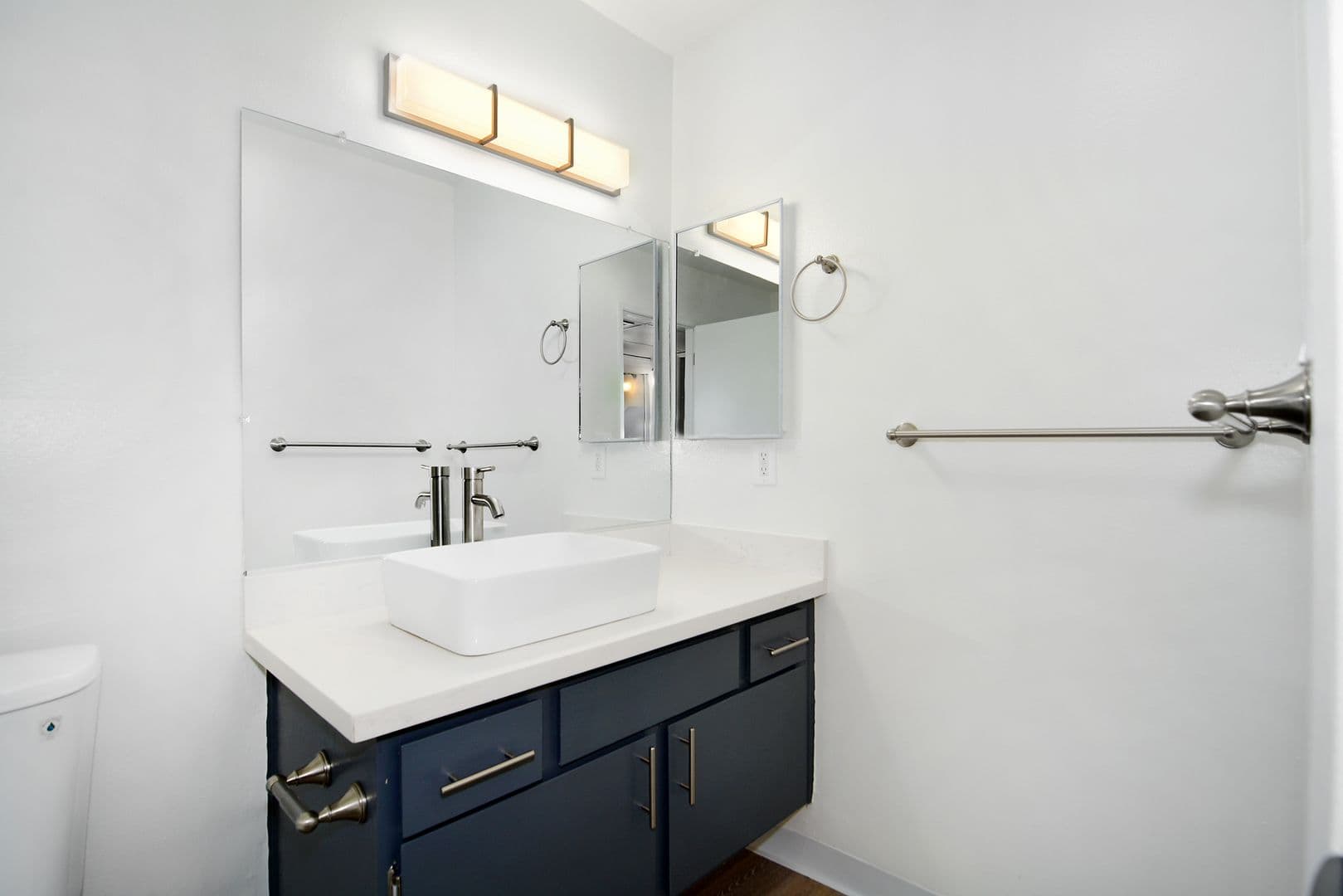 Van Nuys Apartment: 14960 Sherman Way