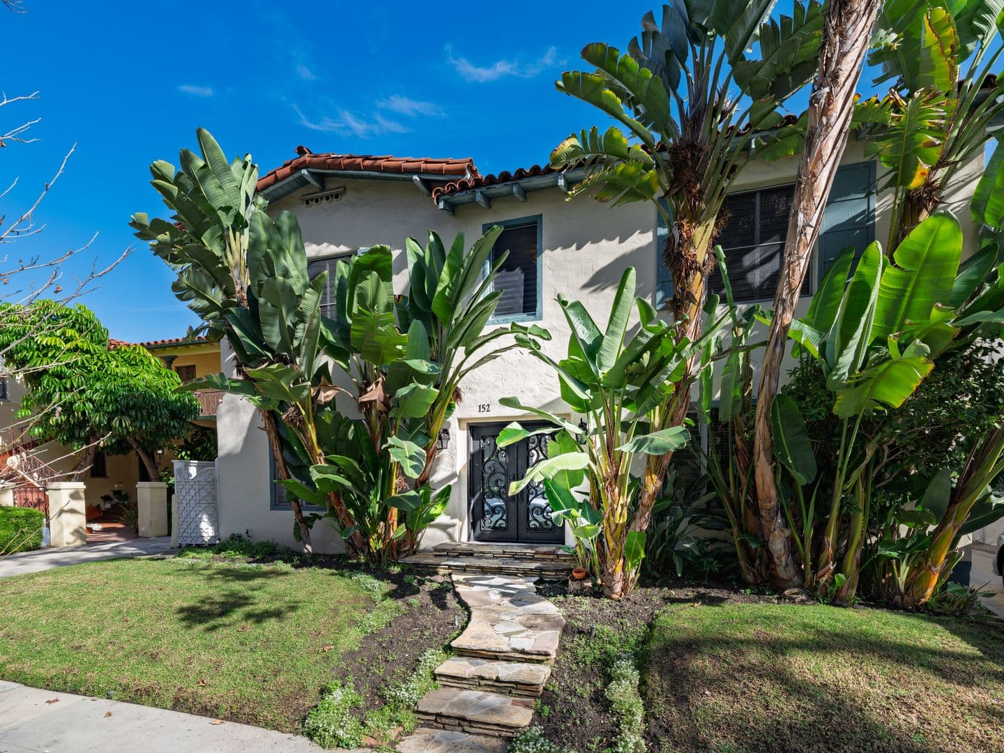 Beverly Hills Apartment: 152 North Arnaz Drive