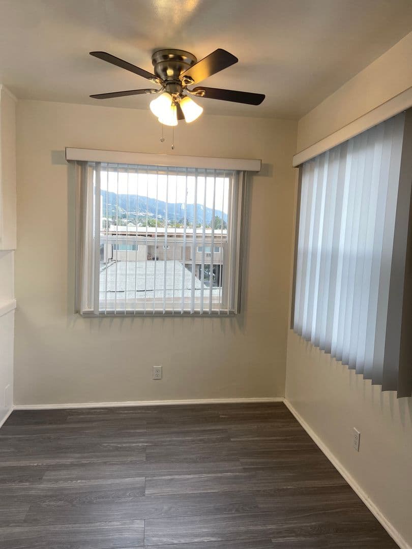 Burbank Apartment: 1719-1723 Grismer Ave.
