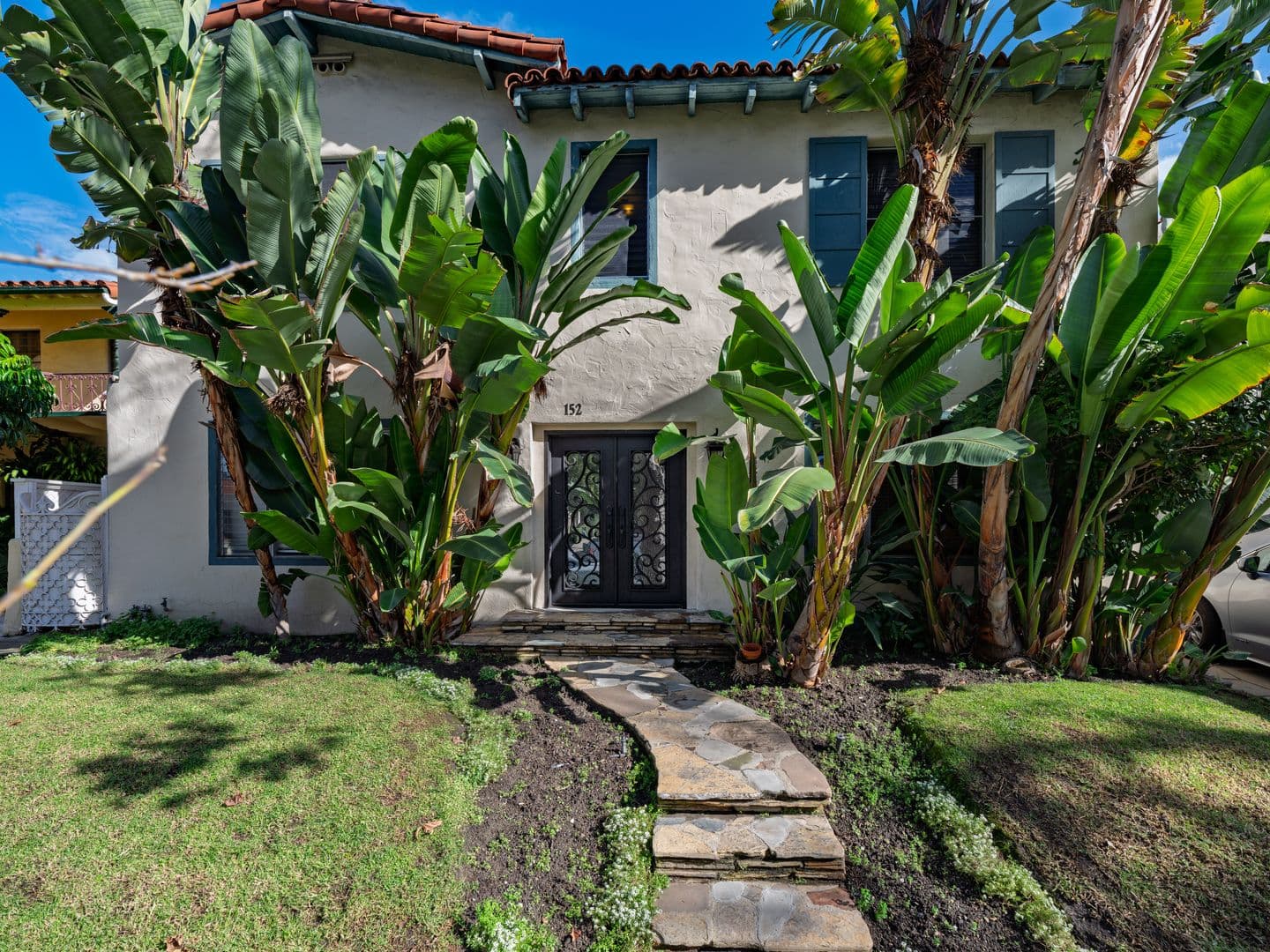 Beverly Hills Apartment: 152 North Arnaz Drive