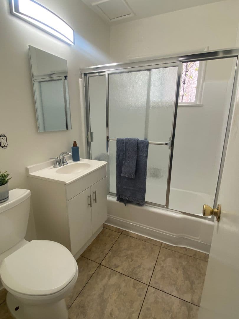 Burbank Apartment: 1719-1723 Grismer Ave.