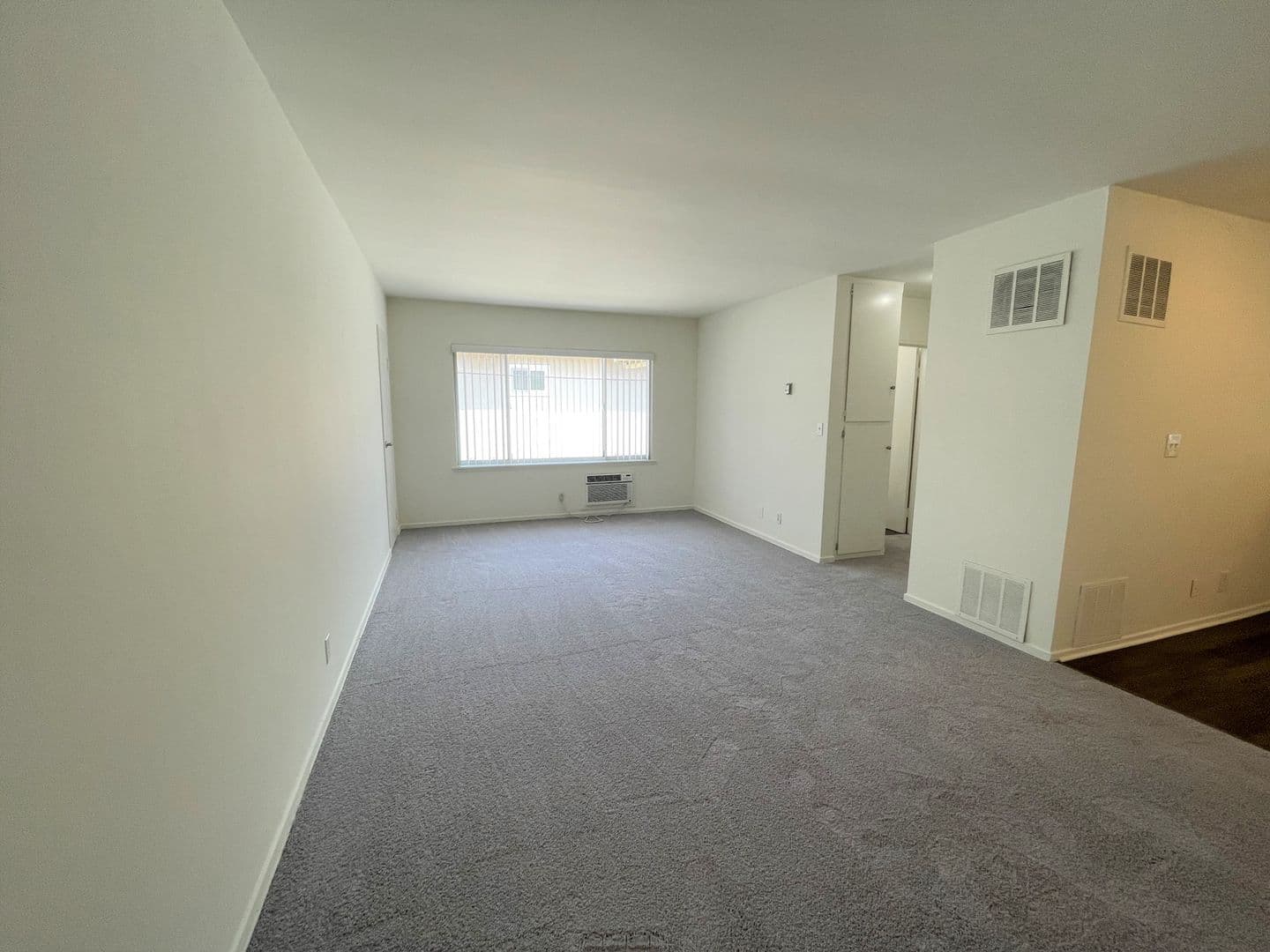Pasadena Apartment: 255 S. Oakland Ave.