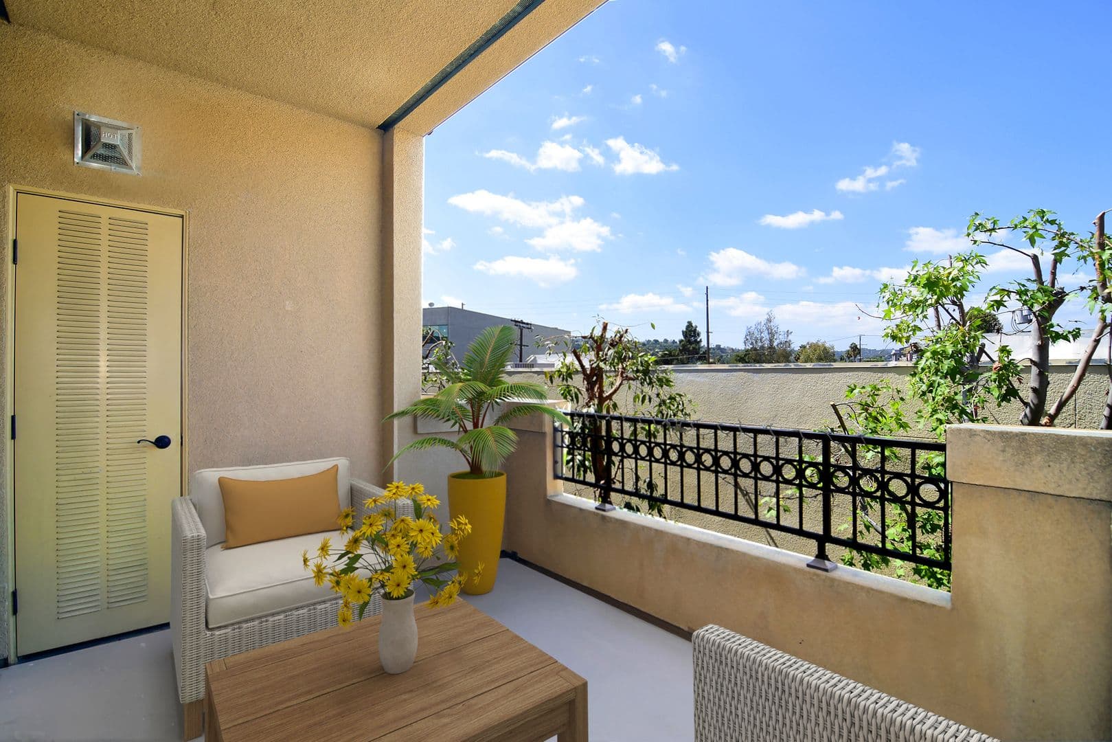 Toluca Lake Apartment: 4205 Cahuenga Boulevard