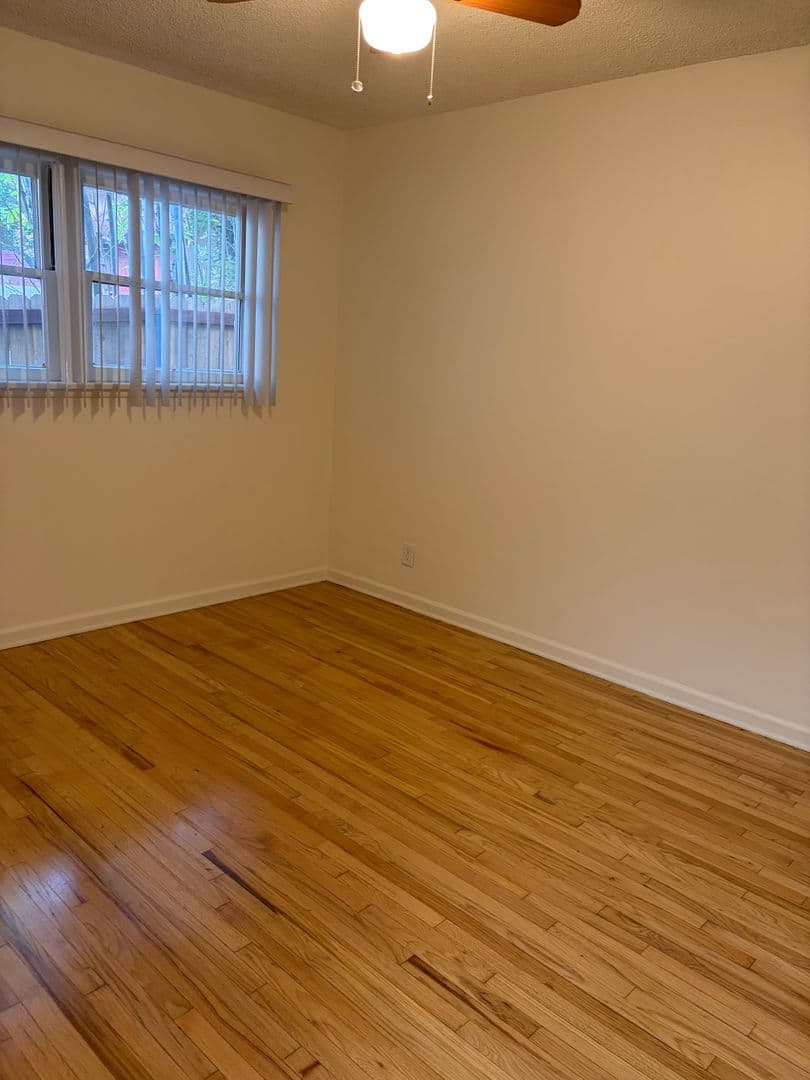 Burbank Apartment: 1719-1723 Grismer Ave.