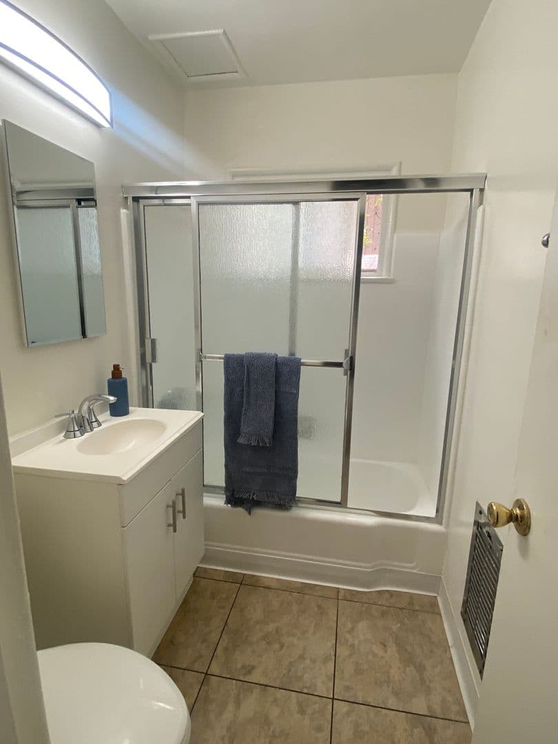 Burbank Apartment: 1719-1723 Grismer Ave.
